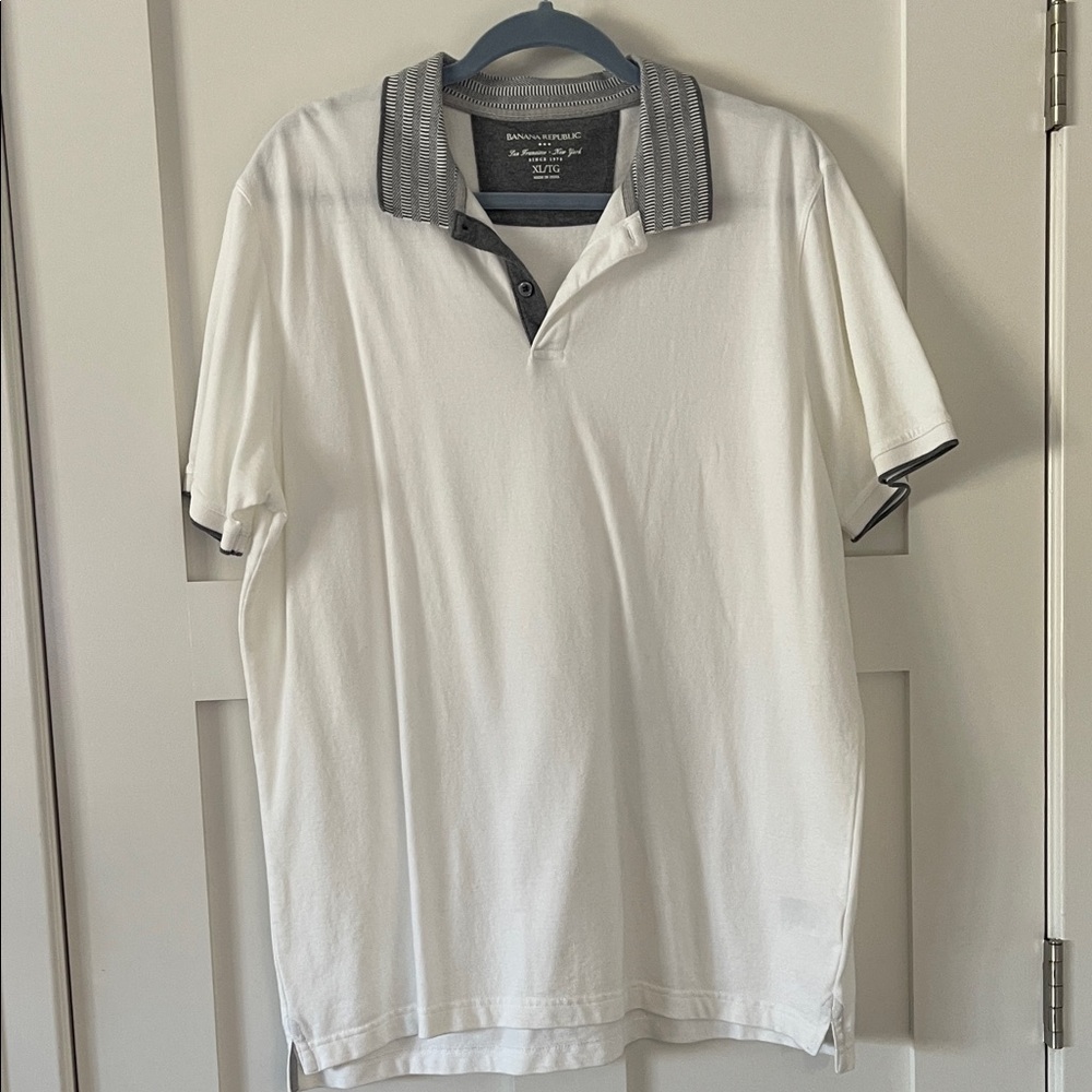 ‼️SOLD‼️Banana Republic White Polo with Gray Details size XL